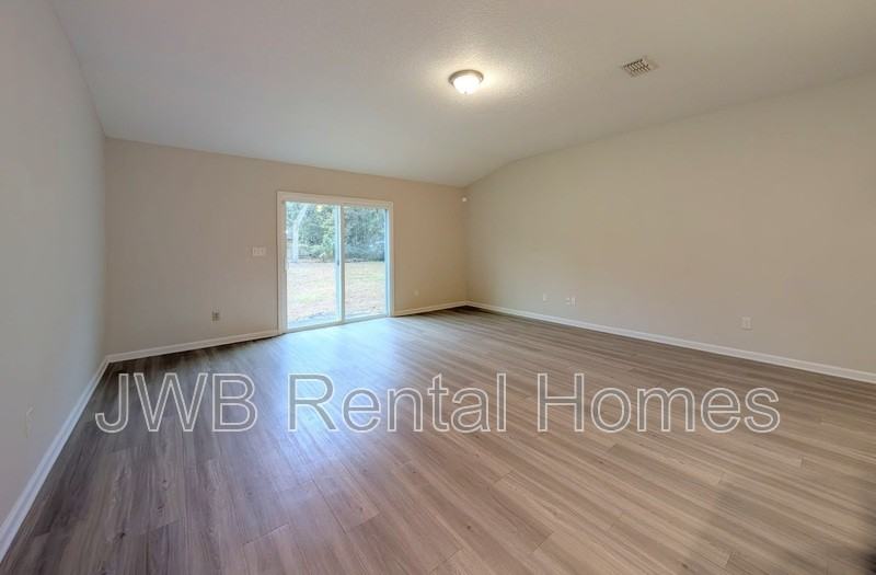 7216 Luke St - Photo 5 of 19