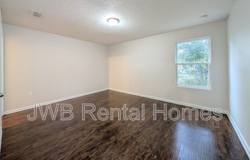 7706 Dandy Ave - Photo 7 of 19