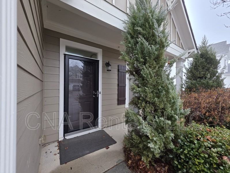 140 Oakmont Dr - Photo 3 of 8
