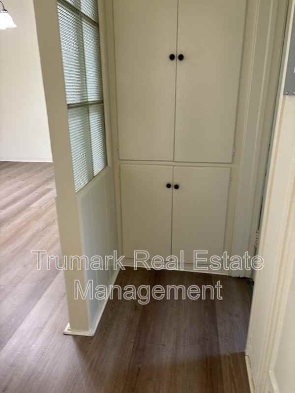 1037 E Glenoaks Blvd #D - Photo 3 of 8