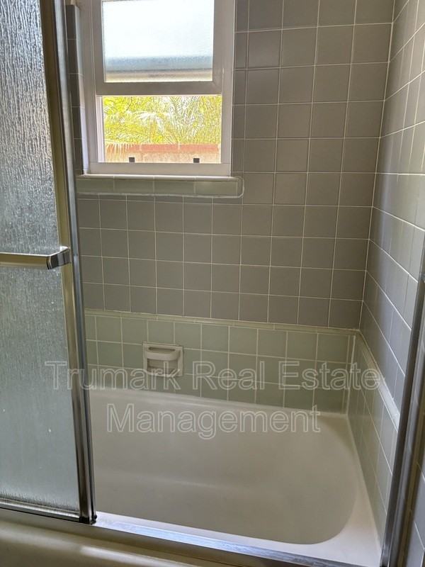 1037 E Glenoaks Blvd #D - Photo 4 of 8