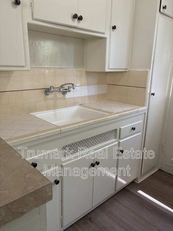 1037 E Glenoaks Blvd #D - Photo 5 of 8