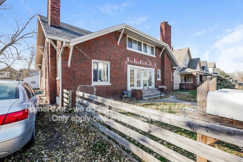 1524 S Talbott St - Photo 2 of 35