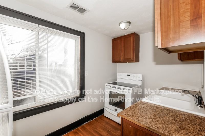 1524 S Talbott St - Photo 5 of 35