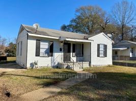 featured image of 513 W 75th St