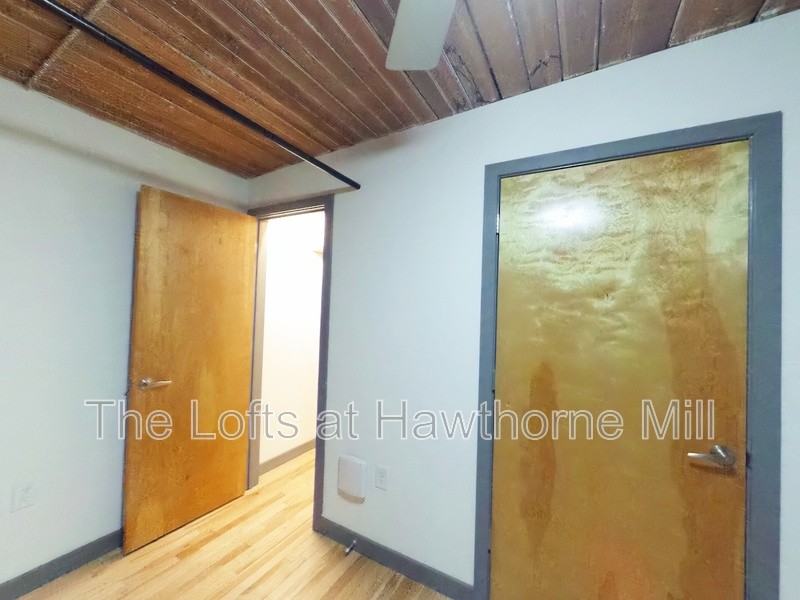 1101 Hawthorne Ln #208 - Photo 5 of 10