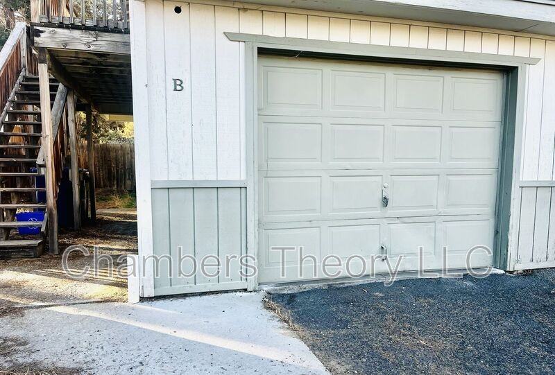 695 Se Centennial St #B - Photo 2 of 28