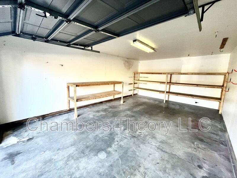 695 Se Centennial St #B - Photo 4 of 28