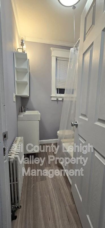 1037 E 4th St - Photo 7 of 14