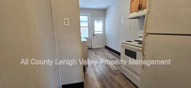 708 Linden St - Photo 2 of 9