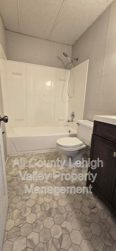 708 Linden St - Photo 5 of 9