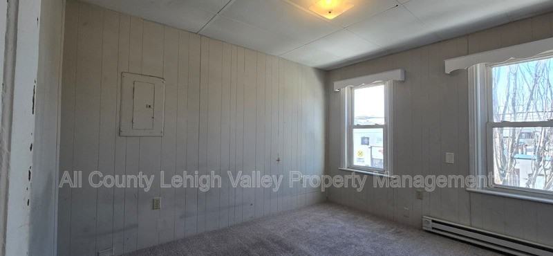 708 Linden St - Photo 6 of 9