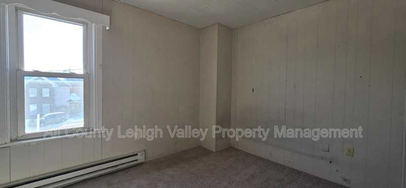 708 Linden St - Photo 7 of 9