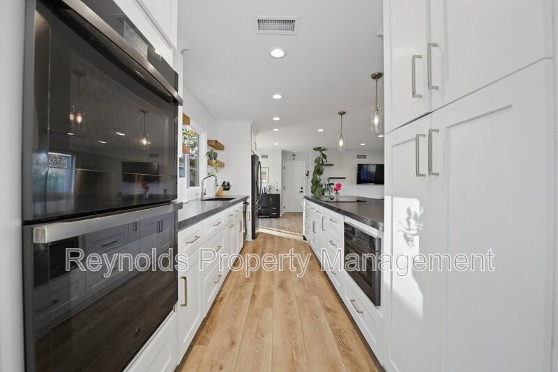 1953 Granite Hills Dr - Photo 7 of 31