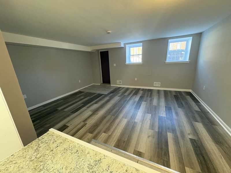 906 N Fulton Ave - Photo 2 of 14