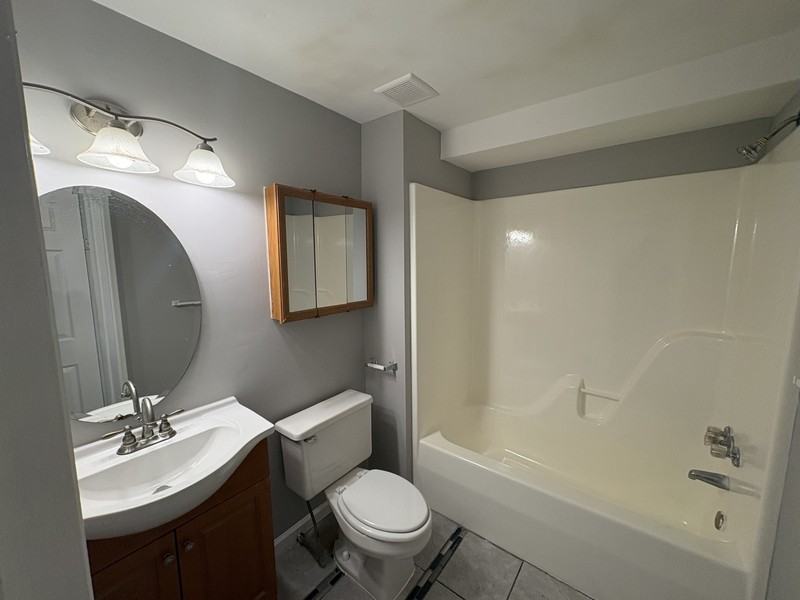 906 N Fulton Ave - Photo 5 of 14