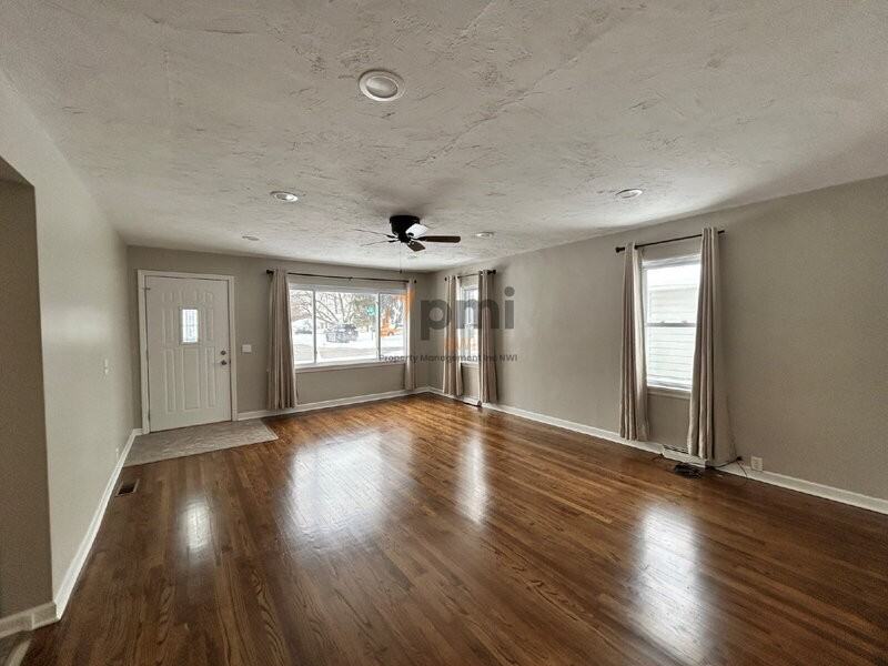 758 Hope St - Photo 3 of 15