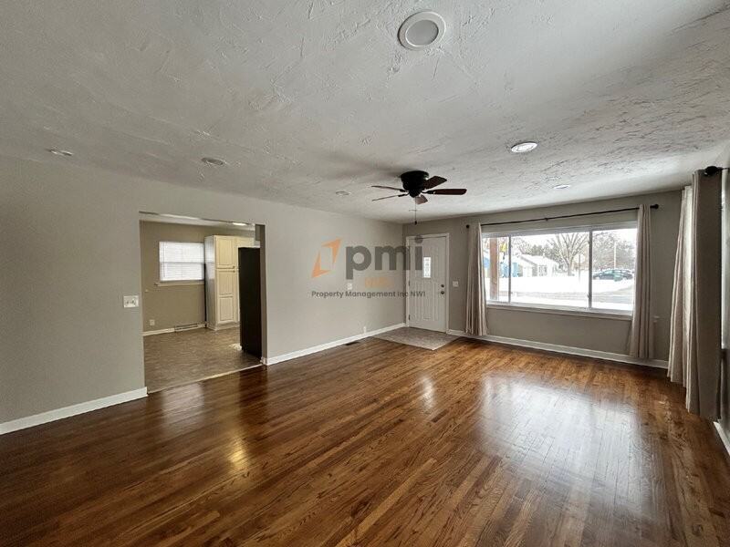 758 Hope St - Photo 4 of 15