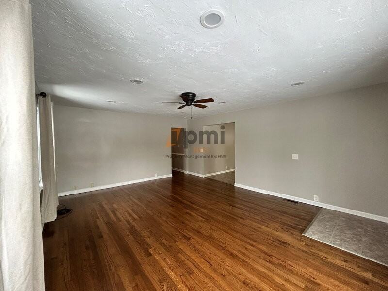 758 Hope St - Photo 5 of 15