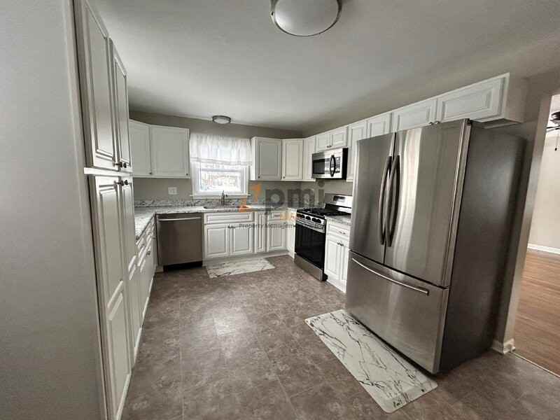 758 Hope St - Photo 6 of 15