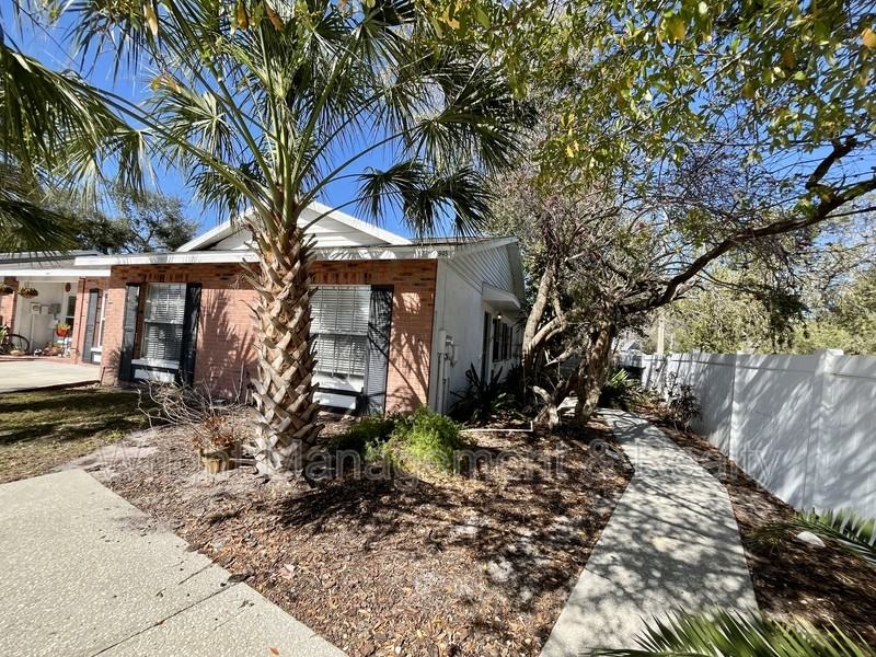 945 Burlwood St #1 - Photo 2 of 27