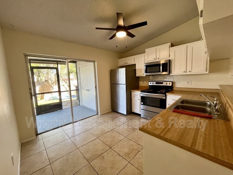 945 Burlwood St #1 - Photo 6 of 27