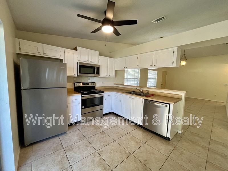 945 Burlwood St #1 - Photo 7 of 27