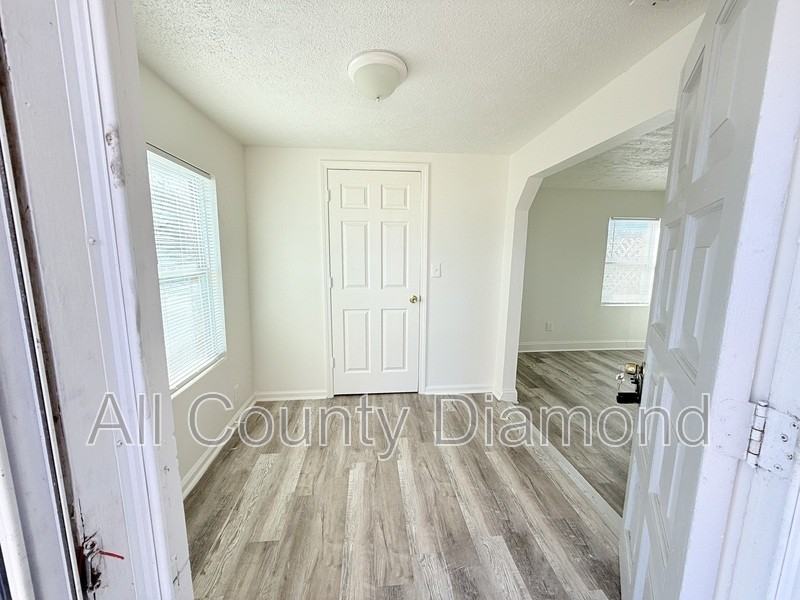 237 Helen Ave #C - Photo 3 of 15