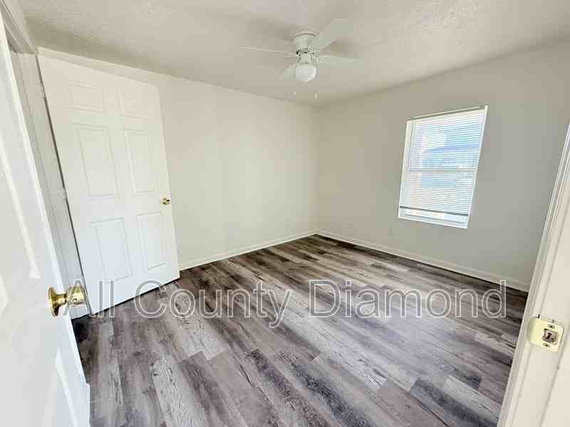 237 Helen Ave #C - Photo 6 of 15