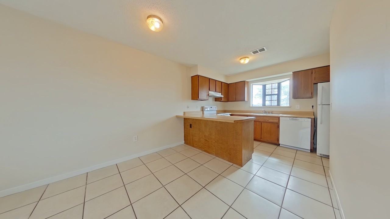 230 Oxford Ct - Photo 7 of 16