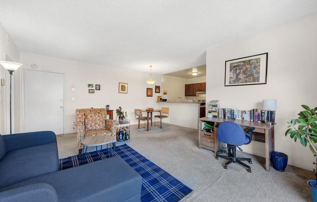 5349 Newcastle Ave #42 - Photo 4 of 10