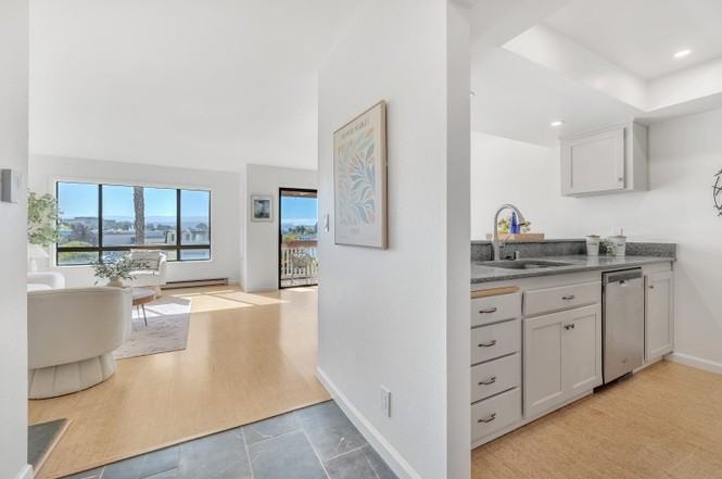 465 Fathom Dr - Photo 3 of 16