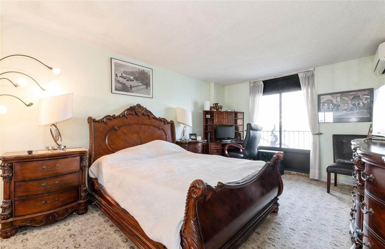 2540 Shore Blvd - Photo 2 of 15