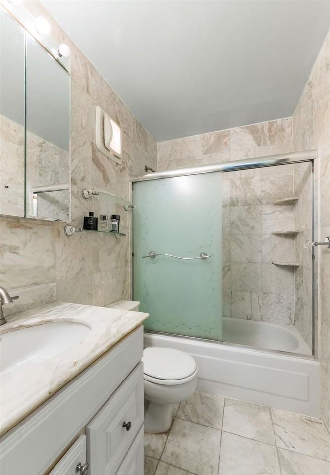 2540 Shore Blvd - Photo 6 of 15