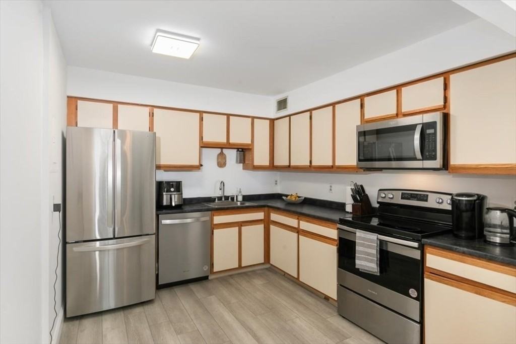 376 Ocean Ave - Photo 7 of 12