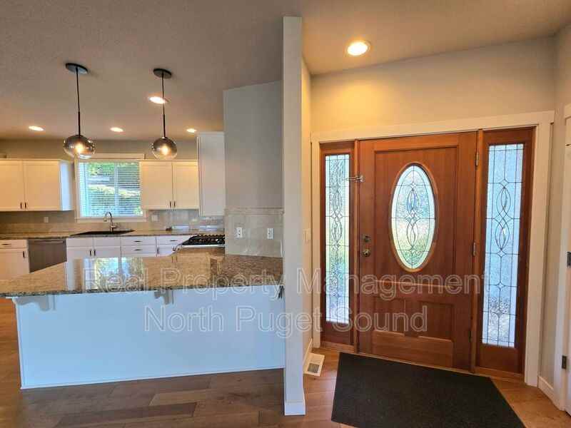 11017 18th St Ne - Photo 3 of 22