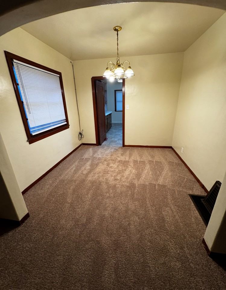 108 E Wyandotte St - Photo 5 of 22