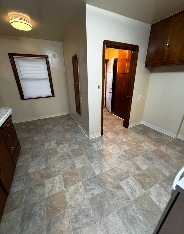 108 E Wyandotte St - Photo 7 of 22