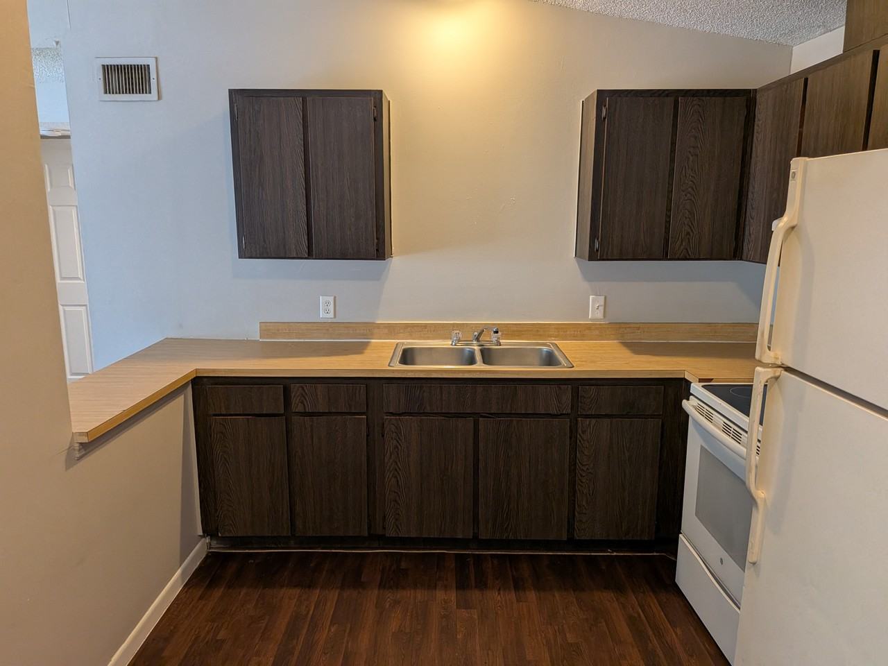 173 Hickory St - Photo 3 of 8