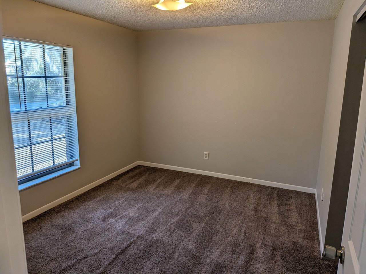 173 Hickory St - Photo 4 of 8