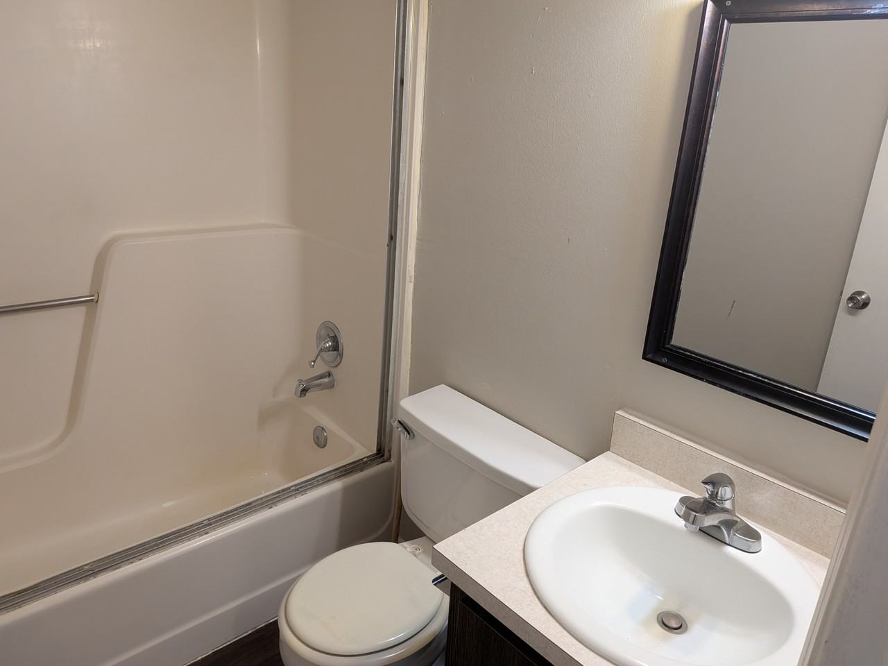 173 Hickory St - Photo 7 of 8