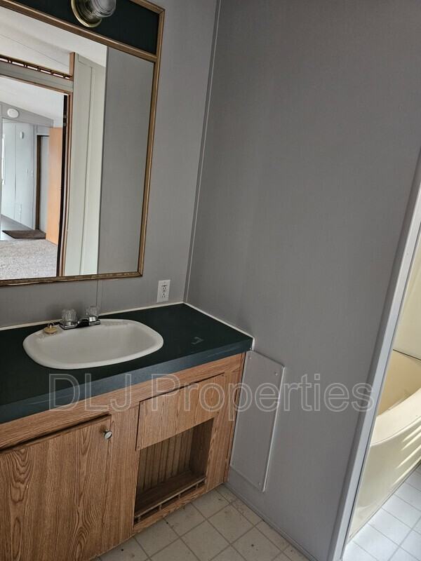 957 Eslinger Ct - Photo 4 of 11