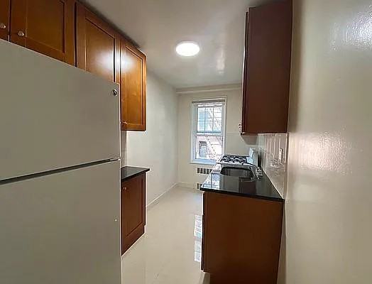 14035 Burden Cres #205 - Photo 4 of 8