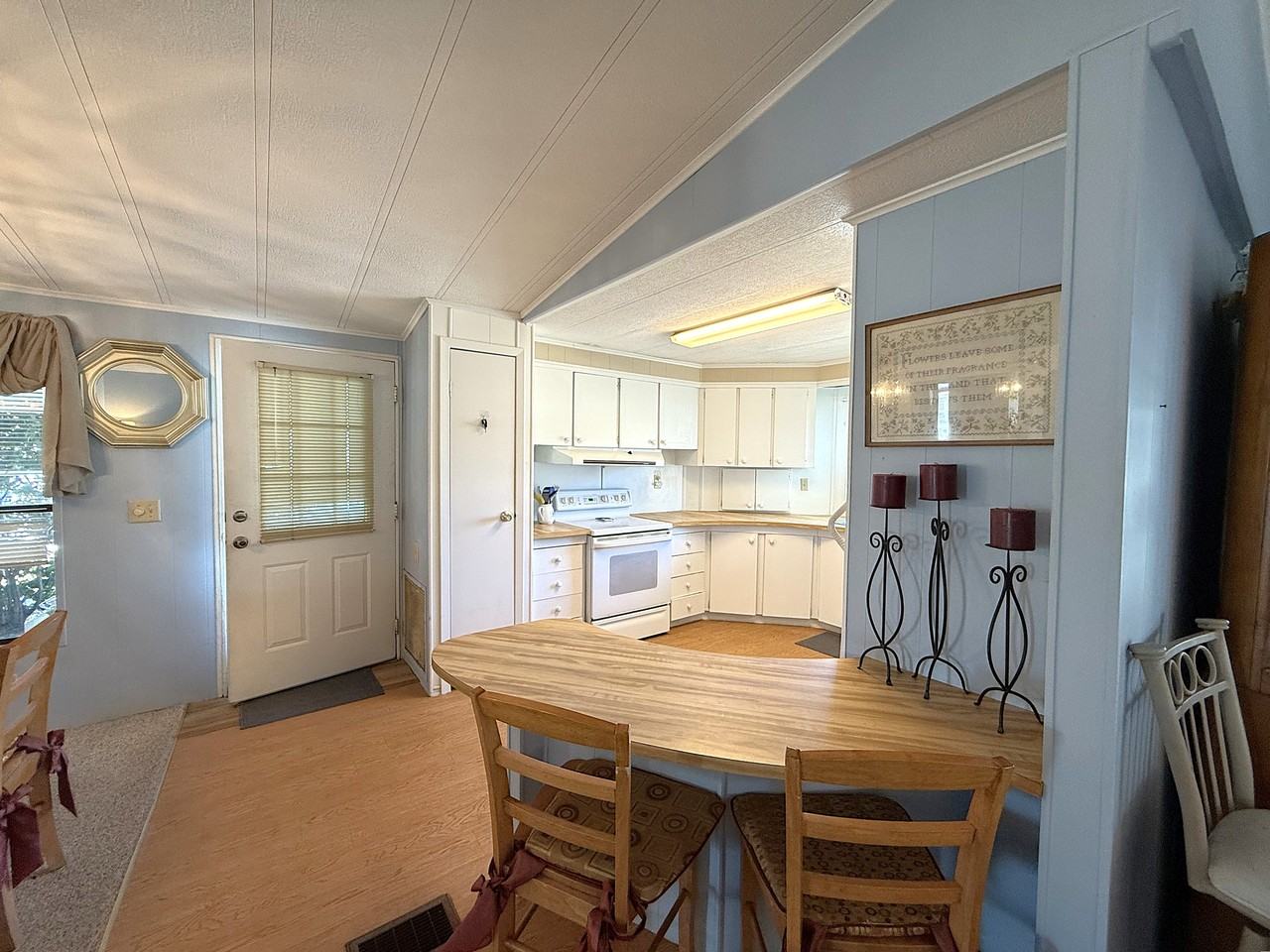 5580 Stonehaven Ln - Photo 3 of 26