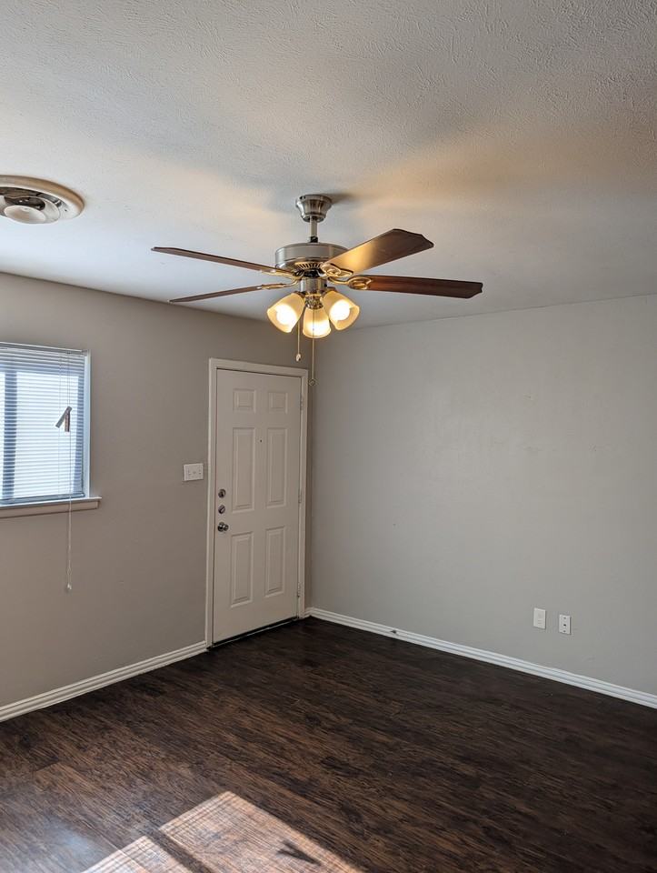 4725 Leonard St - Photo 3 of 18