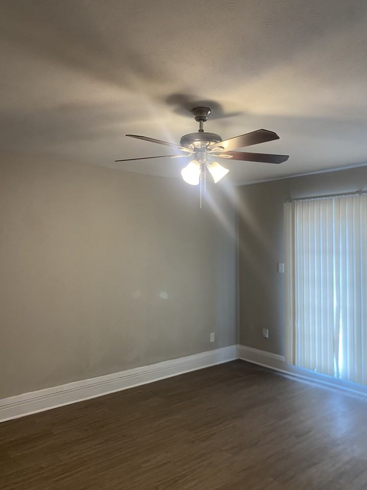 401 Curts Dr - Photo 2 of 15