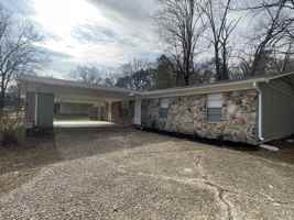 featured image of 2314 W Lakeview