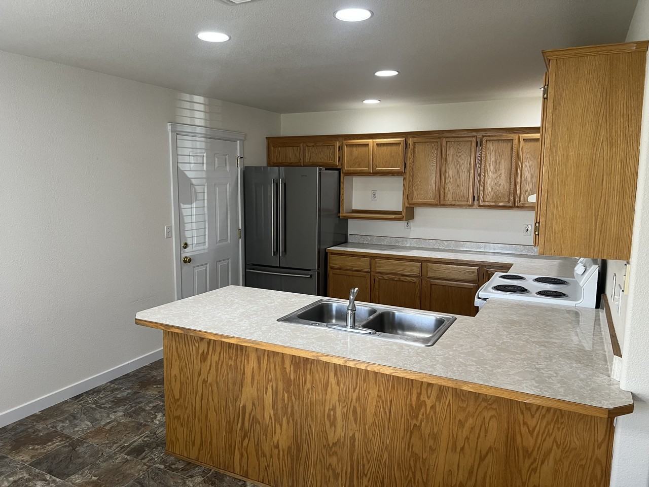 1974 Sw Betty Ln - Photo 2 of 6