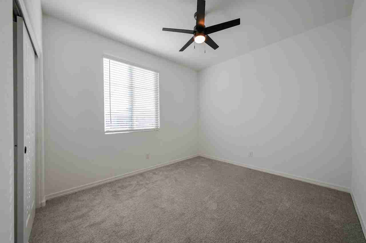 5528 W Mcneil St - Photo 5 of 42