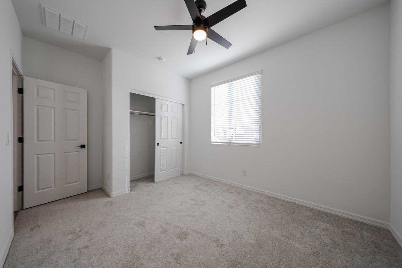 5528 W Mcneil St - Photo 6 of 42